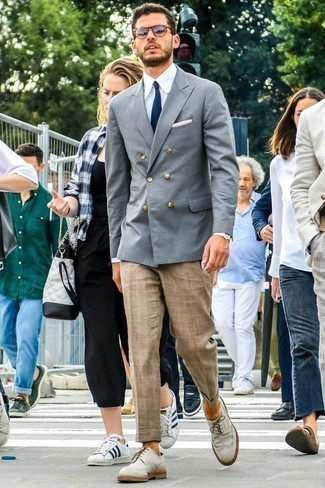 Comment porter des chaussures brogues argentées
