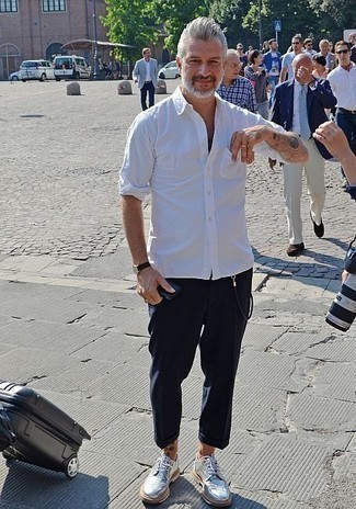 Comment porter des chaussures brogues argentées