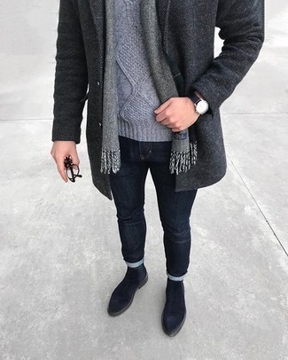 Comment porter un pull torsadé argenté quand il fait froid