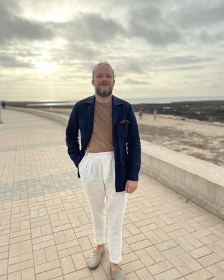 Comment porter des espadrilles argentées quand il fait chaud