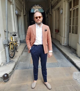 Comment porter des espadrilles argentées quand il fait chaud