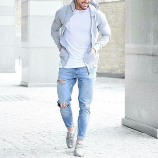 Comment porter des espadrilles argentées quand il fait chaud