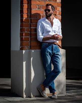 Comment porter des espadrilles argentées quand il fait chaud
