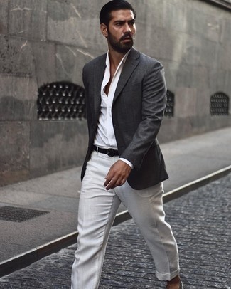 Comment porter des espadrilles argentées quand il fait chaud