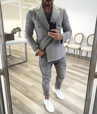 Comment porter une veste argentée pour un style decontractés quand il fait chaud