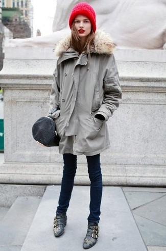 Comment porter une parka argentée quand il fait froid