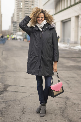 Comment porter une parka argentée quand il fait froid