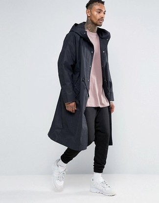 Comment porter un imperméable argenté pour un style relax