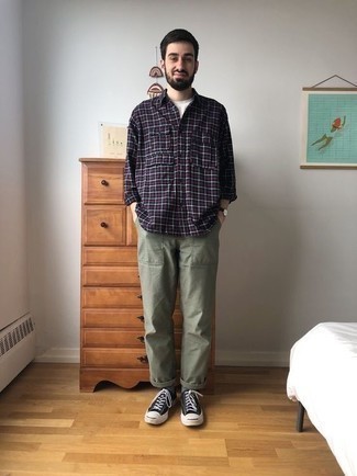 Comment porter des chaussettes argentées pour un style decontractés
