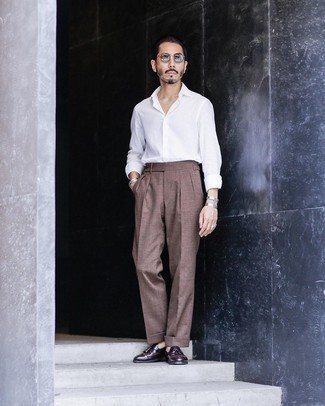 Comment porter des lunettes de soleil argentées pour un style elégantes