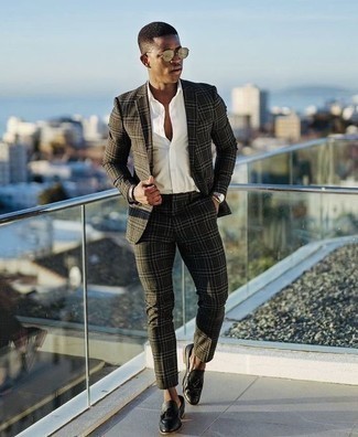Comment porter des lunettes de soleil argentées pour un style elégantes