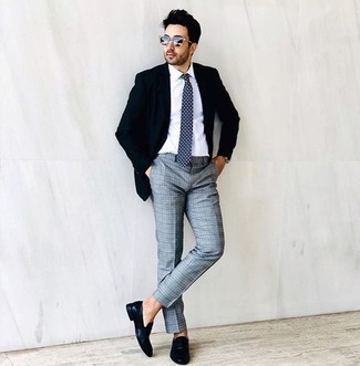 Comment porter des lunettes de soleil argentées pour un style elégantes