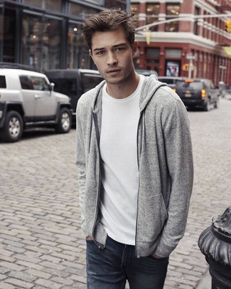 Comment porter un pull argenté pour un style decontractés