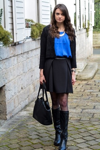 Comment porter un top sans manches avec une minijupe
