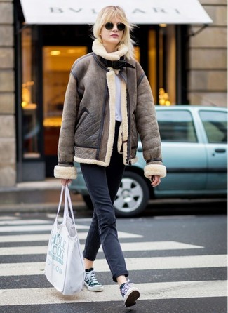 Comment porter des baskets avec une veste quand il fait froid