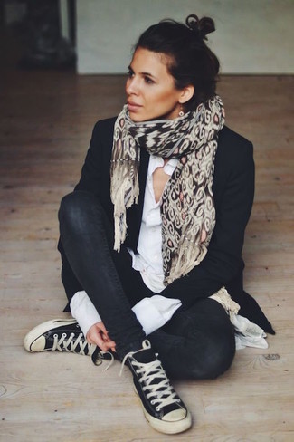 Comment porter des baskets pour un style chic decontractés quand il fait chaud