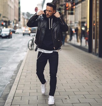 Comment porter des baskets quand il fait frais à 20 ans