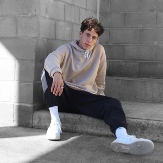 Comment porter des baskets pour un style decontractés à l'adolescence