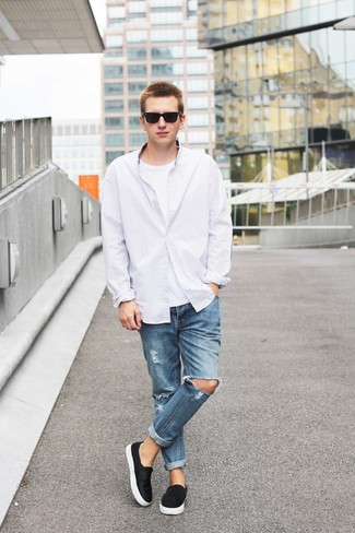 Comment porter des chaussettes pour un style relax en été