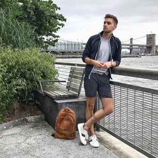 Comment porter un sac à dos en daim
