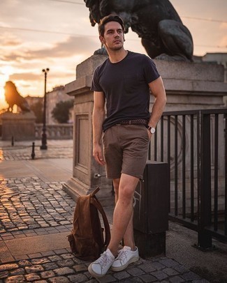 Comment porter un sac à dos en daim