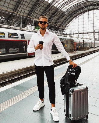 Comment porter une valise pour un style decontractés quand il fait chaud