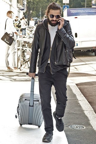 Comment porter une valise pour un style decontractés quand il fait chaud
