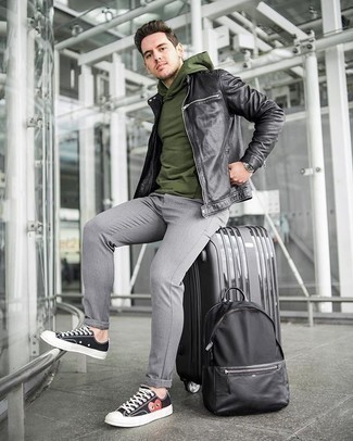 Comment porter une valise pour un style decontractés quand il fait chaud