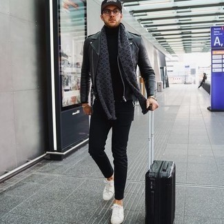 Comment porter une valise pour un style decontractés quand il fait chaud
