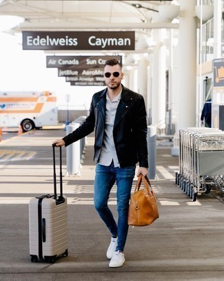 Comment porter une valise pour un style decontractés quand il fait frais