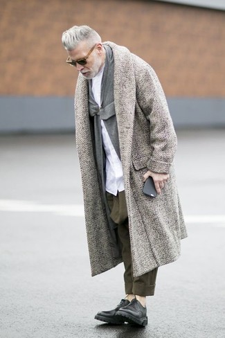Comment porter un pull pour un style chic decontractés quand il fait frais après 50 ans