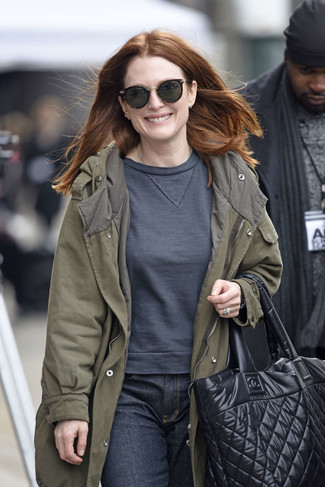 Comment porter un pull quand il fait frais après 50 ans