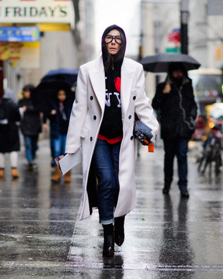Comment porter un pull quand il fait frais après 40 ans