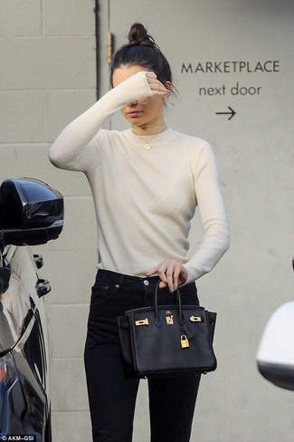 Comment porter un pull pour un style chic decontractés quand il fait chaud à 20 ans