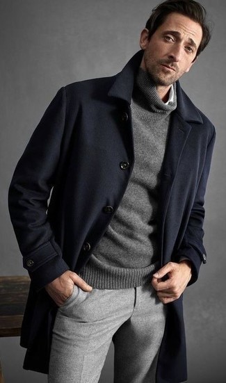 Comment porter un pull pour un style chic decontractés quand il fait frais après 50 ans