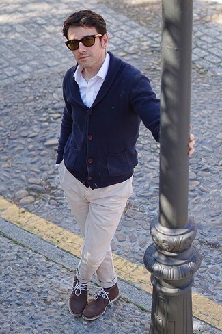 Comment porter un pull pour un style chic decontractés au printemps après 40 ans
