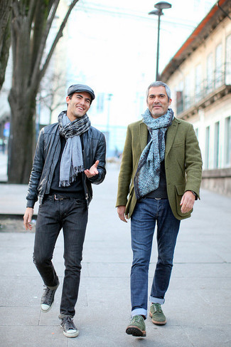 Comment porter un pull pour un style chic decontractés au printemps après 40 ans