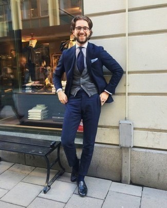 Comment porter un pull en v sans manches pour un style elégantes
