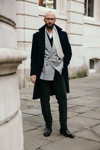Comment porter un pull en v sans manches pour un style elégantes