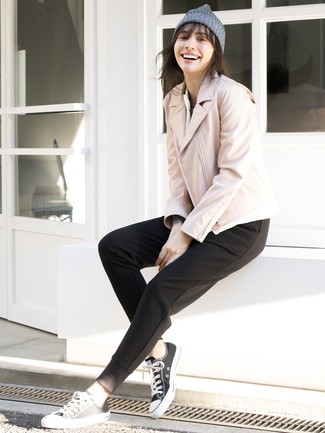 Comment porter un pantalon de jogging au printemps