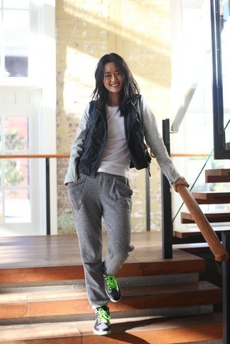 Comment porter un pantalon de jogging au printemps