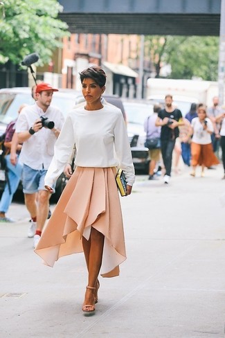 Comment porter un sweat-shirt avec des sandales à talons