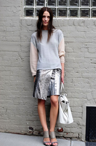 Comment porter un sweat-shirt avec des sandales à talons