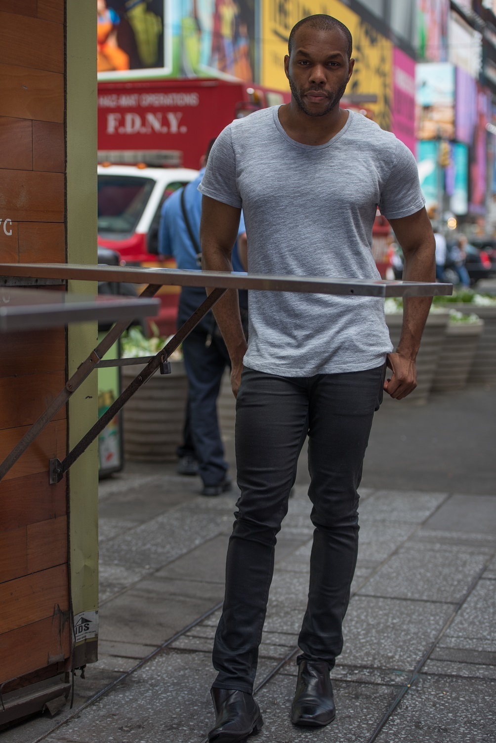gray t shirt with jeans