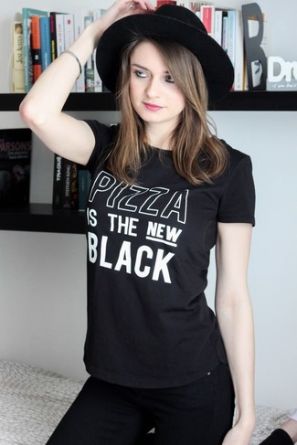 T-shirt à col rond imprimé noir et blanc DKNY