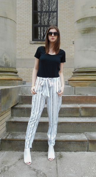 Pantalon style pyjama à rayures verticales blanc et noir L'Agence