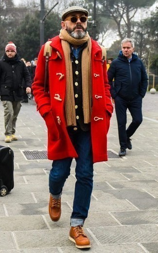 Comment porter un sac à dos marron clair pour un style chic decontractés quand il fait froid