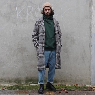 Comment porter un bonnet marron clair pour un style chic decontractés quand il fait froid