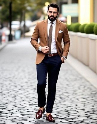 Comment porter un blazer marron clair