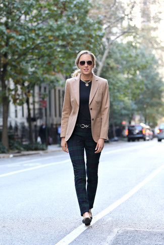 Comment porter un blazer marron clair